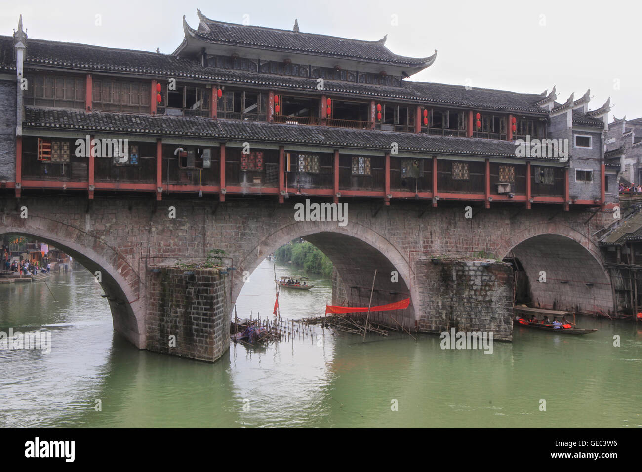 Fenghuang ponte coperto, la vecchia città di Phoenix Foto Stock