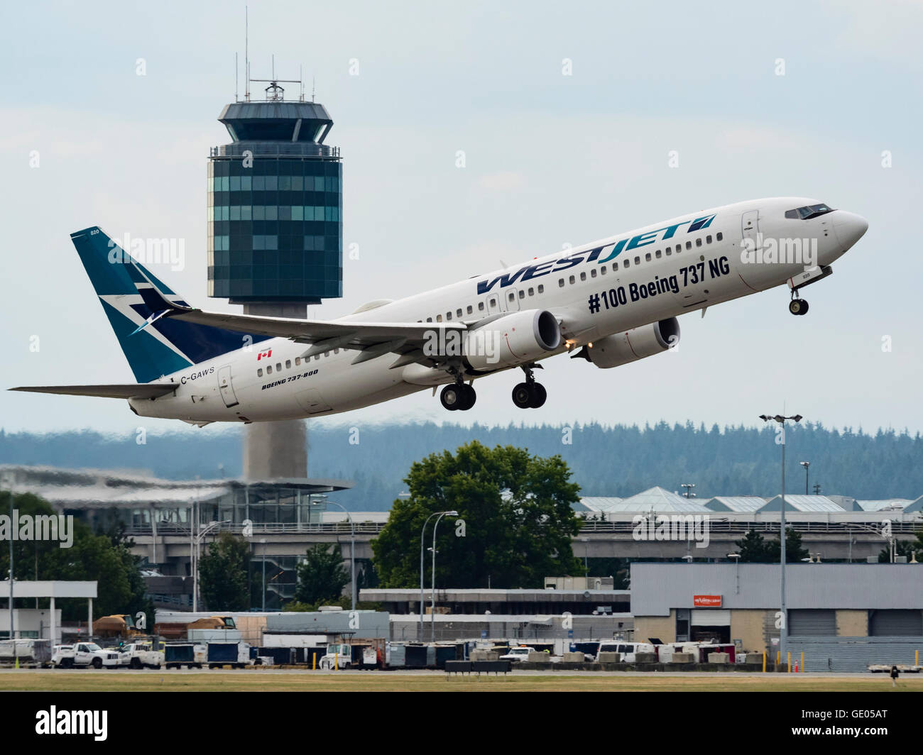 WestJet Boeing 737-800 C-GAWS Foto Stock