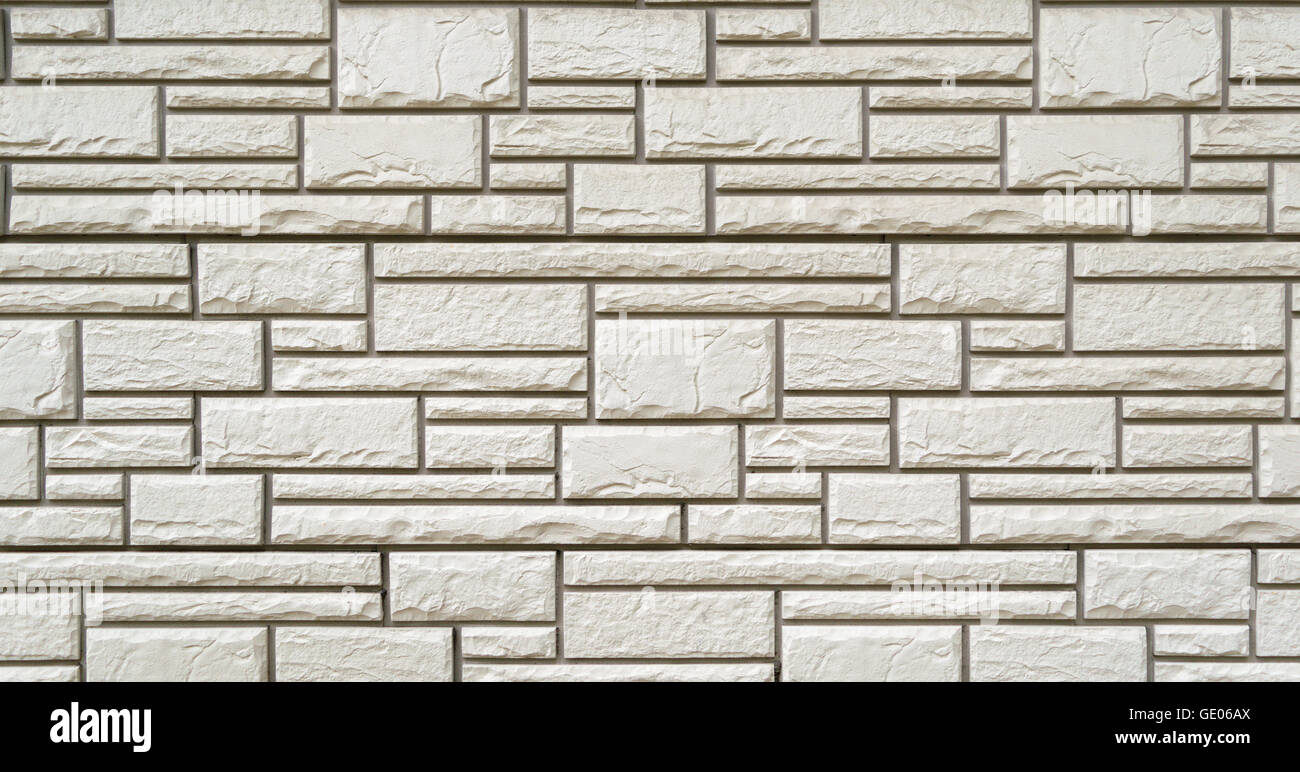 La superficie della parete, decorato con pannelli rettangolari con orizzontale pietra artificiale texture Foto Stock