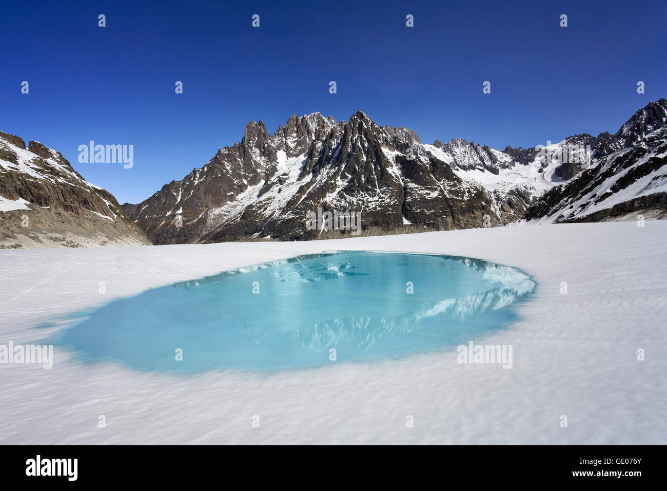 Geografia / viaggi, Francia, lago glaciale sul Mer de Glace ghiacciaio in primavera, Chamonix Mont-Blanc gamma, Additional-Rights-Clearance-Info-Not-Available Foto Stock