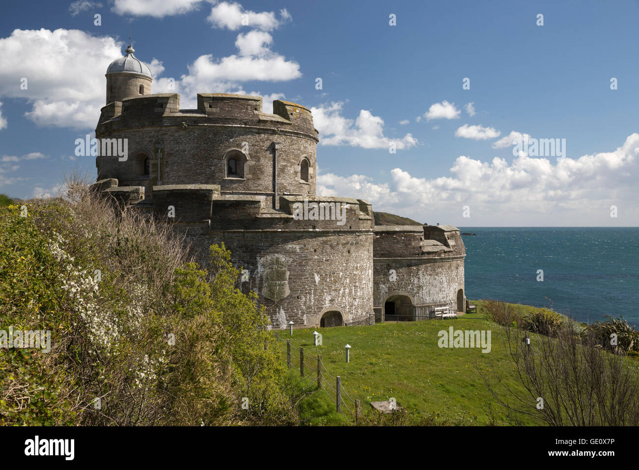 St Mawes Castle e la fascia costiera, St Mawes, Cornwall, England, Regno Unito, Europa Foto Stock