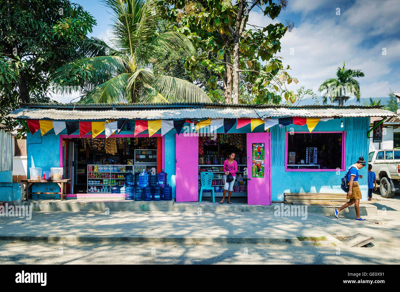 Coloratissimo negozio di alimentari nel centro di Dili street a Timor Est Asia Foto Stock