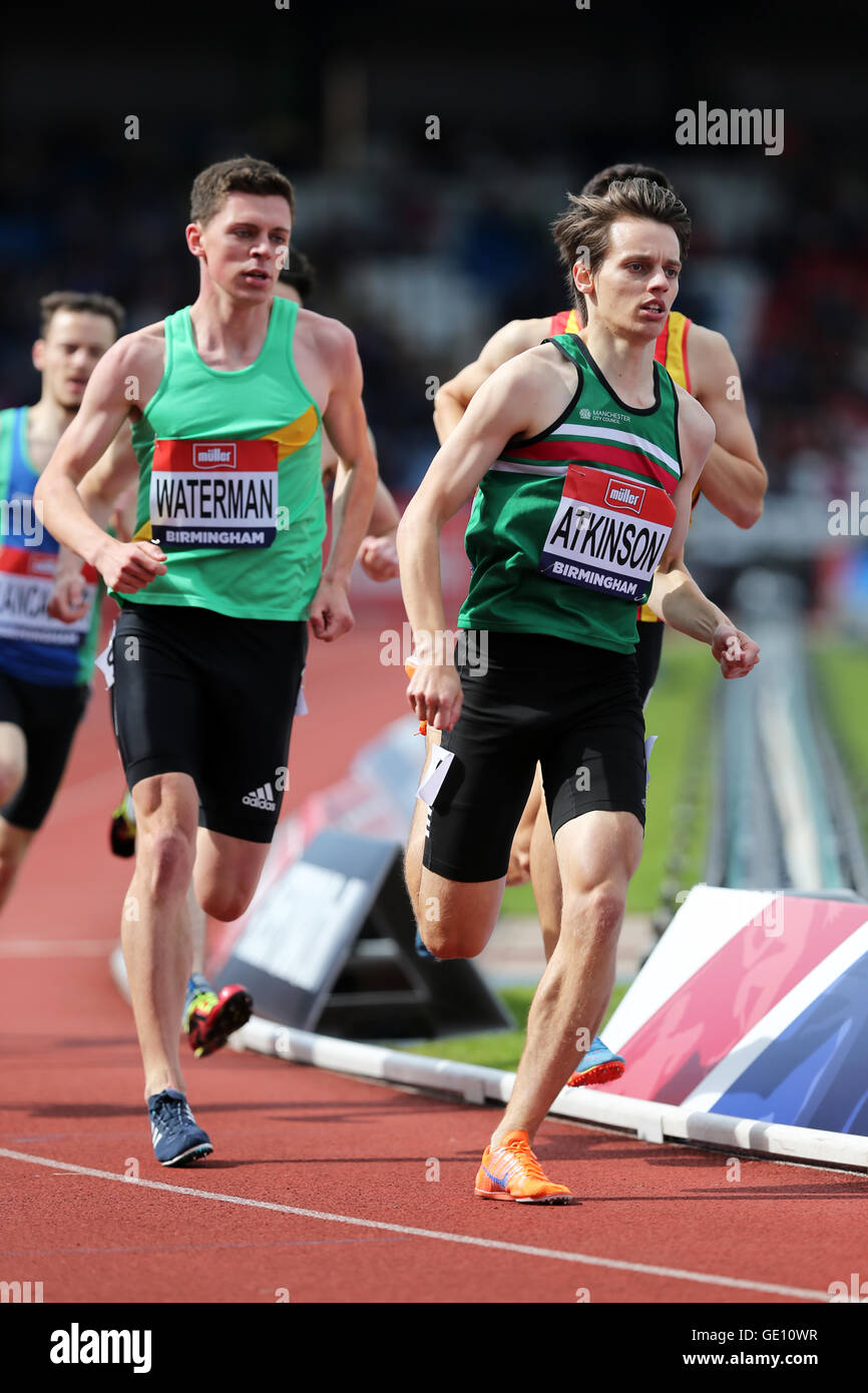 Ben WATERMAN e Thomas Atkinson a competere in Uomini 800m 3 di calore; 2016 del Campionato Britannico; Birmingham Alexander Stadium Regno Unito. Foto Stock