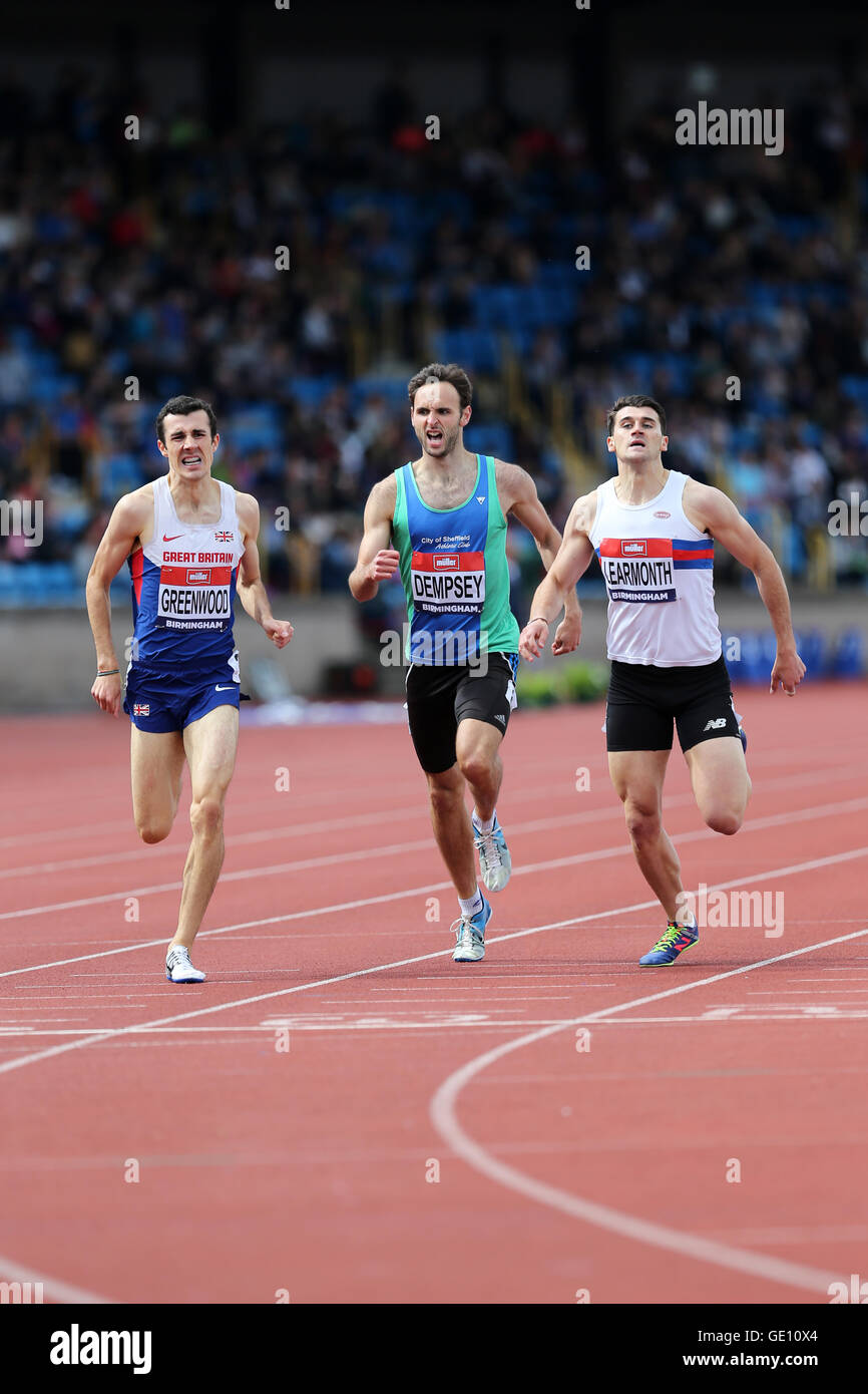Ben GREENWOOD,David Dempsey e Guy LEARMONTH attraversando il traguardo negli uomini 800m 4 di calore; 2016 del Campionato Britannico; Birmingham Alexander Stadium Regno Unito. Foto Stock