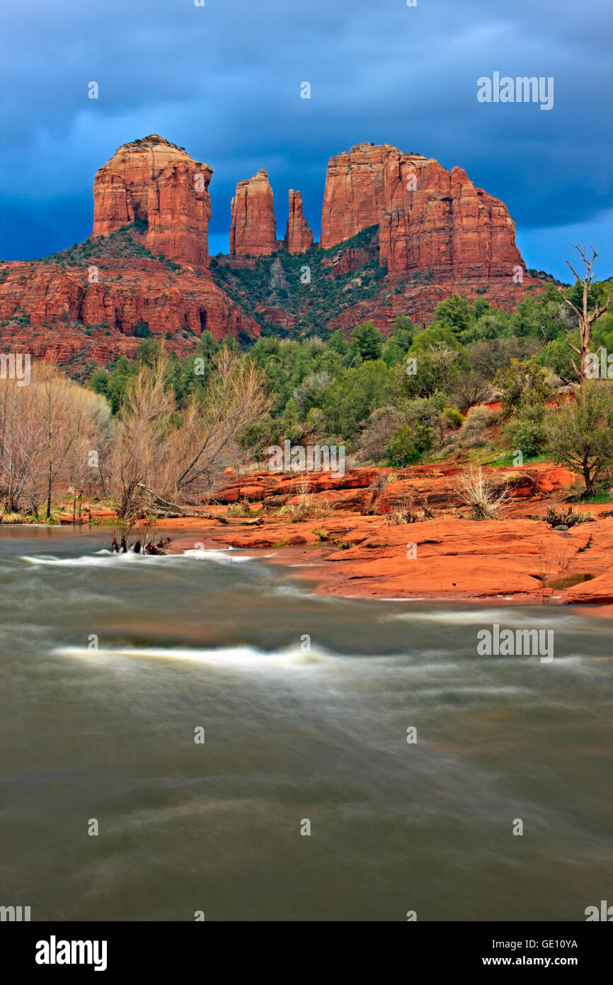 Geografia / viaggi, STATI UNITI D'AMERICA, Arizona Sedona, guardando alla Cattedrale Rock da Red Rock attraversando Sedona, in Arizona, No-Exclusive-uso Foto Stock