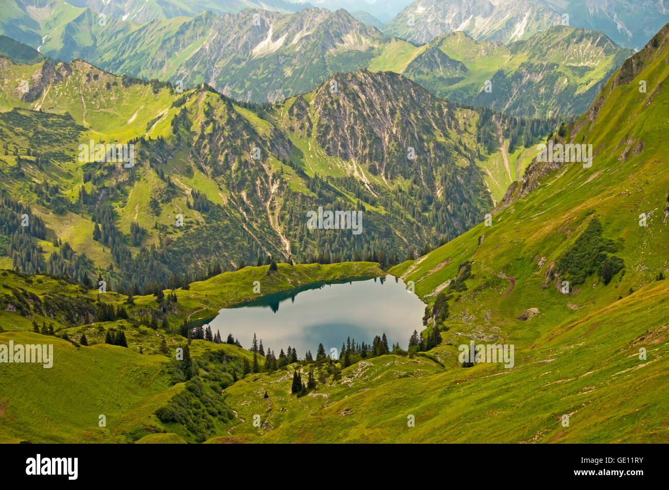 Geografia / viaggi, in Germania, in Baviera, Allgaeu Alpi, Seealpsee (lago), Laufbacher Eck-Weg, Nebelhorn (picco), Oberstdorf, Additional-Rights-Clearance-Info-Not-Available Foto Stock