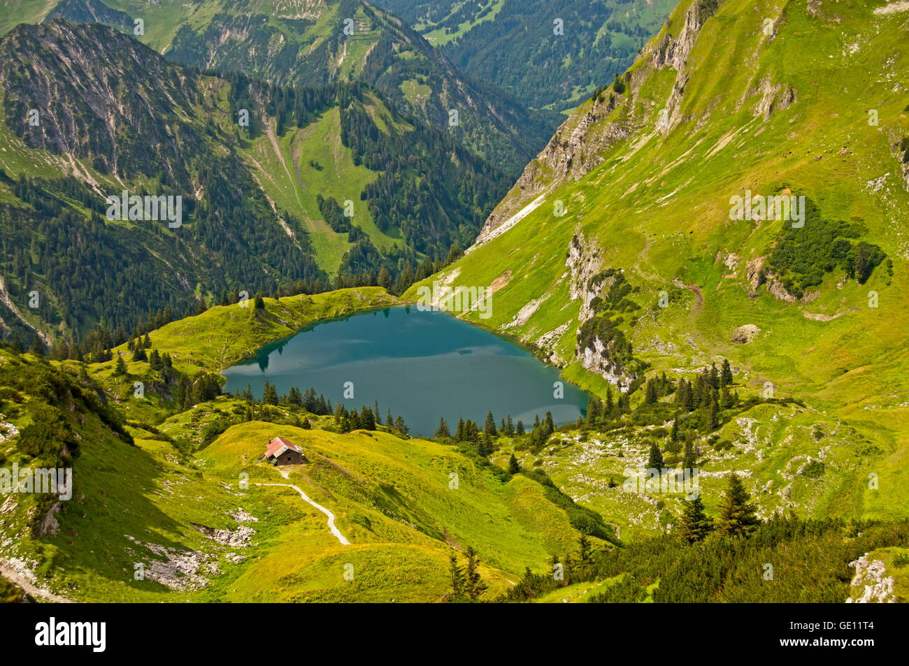 Geografia / viaggi, in Germania, in Baviera, Allgaeu Alpi, Seealpsee (lago), Laufbacher Eck-Weg, Nebelhorn (picco), Oberstdorf, Additional-Rights-Clearance-Info-Not-Available Foto Stock