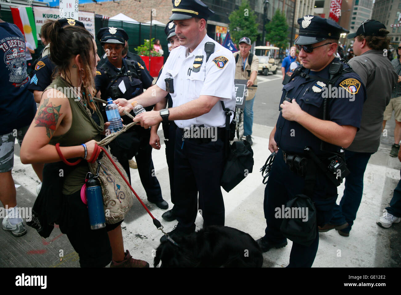 07212016 cleveland, ohio, usa: cleveland funzionari di polizia ... Cerca permesso
