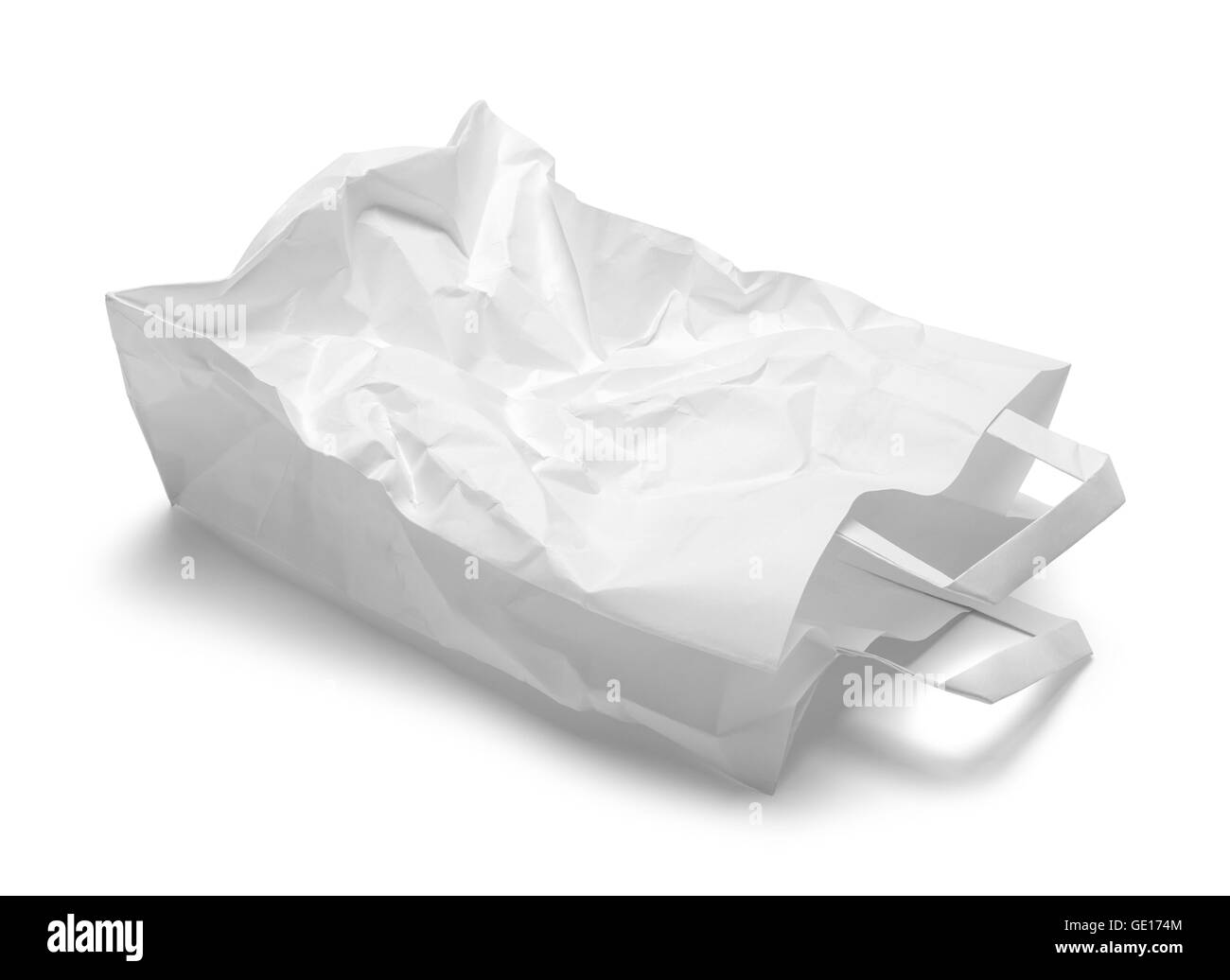 Stropicciata White Paper Shopping Bag isolati su sfondo bianco. Foto Stock