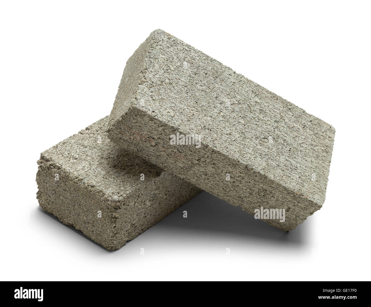 Due grigio cemento mattoni isolati su sfondo bianco. Foto Stock