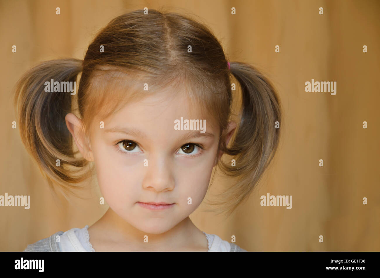 Ritratto di una ragazza con pigtail Foto Stock