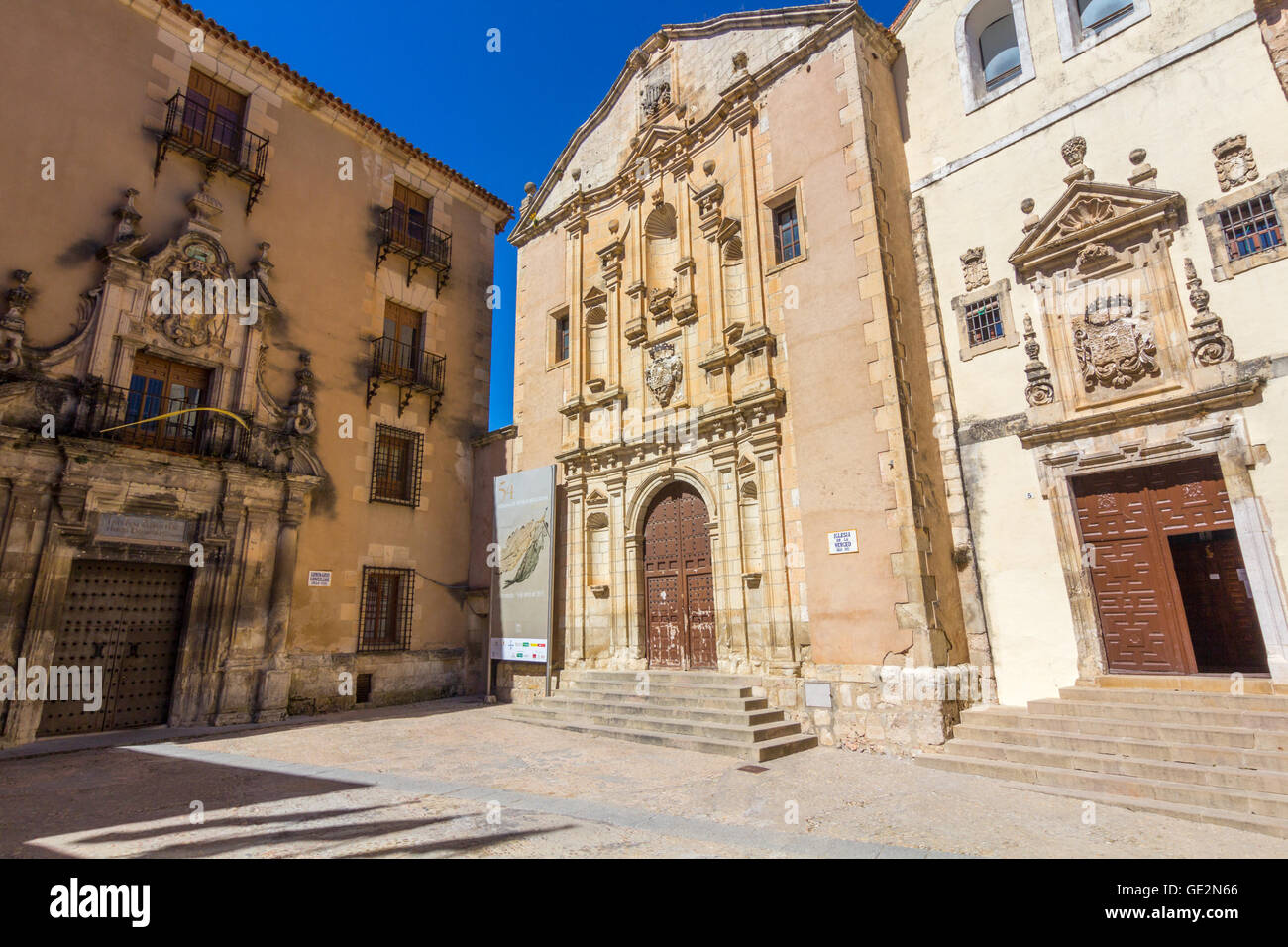 Tipiche le strade e gli edifici della famosa città di Cuenca, Spagna Foto Stock