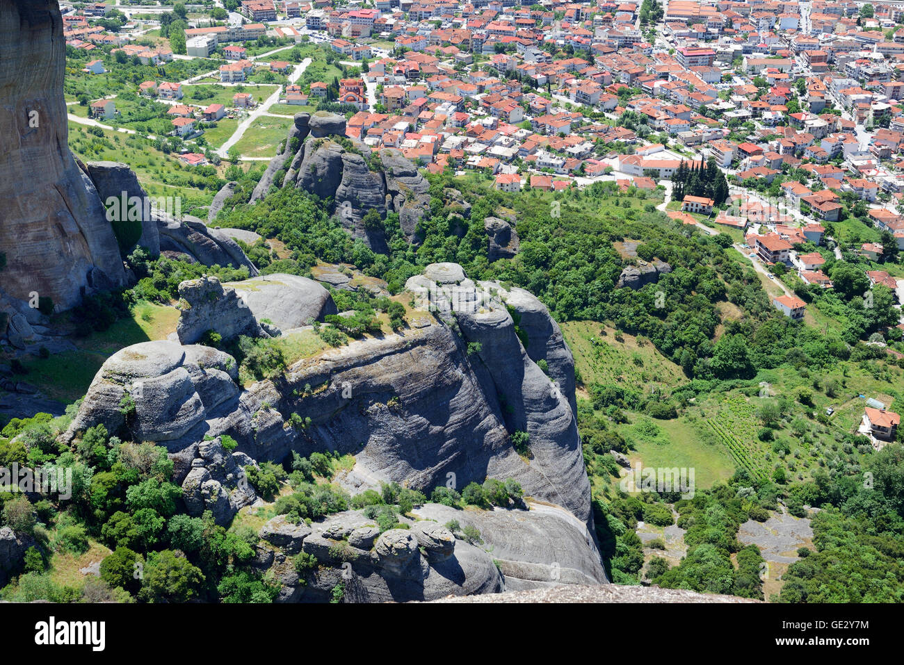 La vista sulla città di Kalampaka e Meteora, Grecia Foto Stock