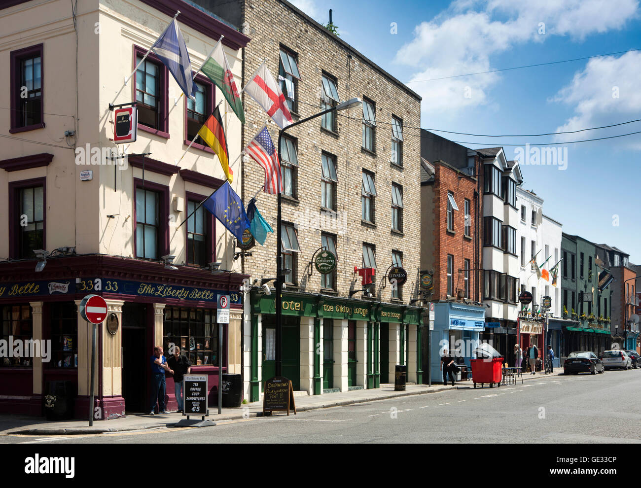 Irlanda, Dublino, Francesco Street, Liberty Belle pub e negozi di antiquariato Foto Stock