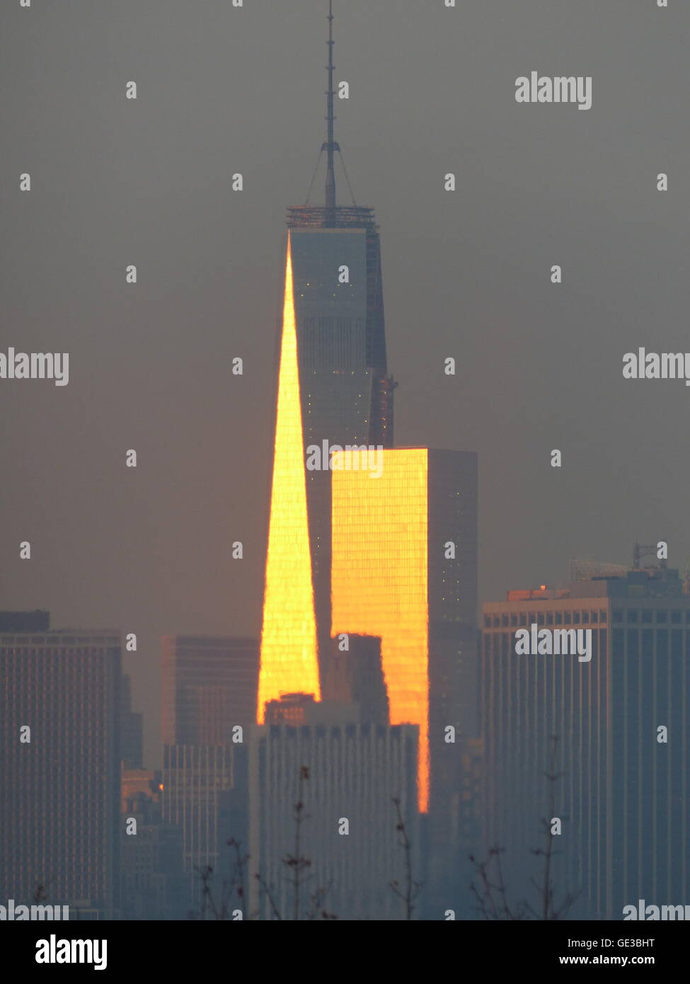 One World Trade Center fotografata da Borough Park Brooklyn, a circa 8 miglia di distanza Foto Stock