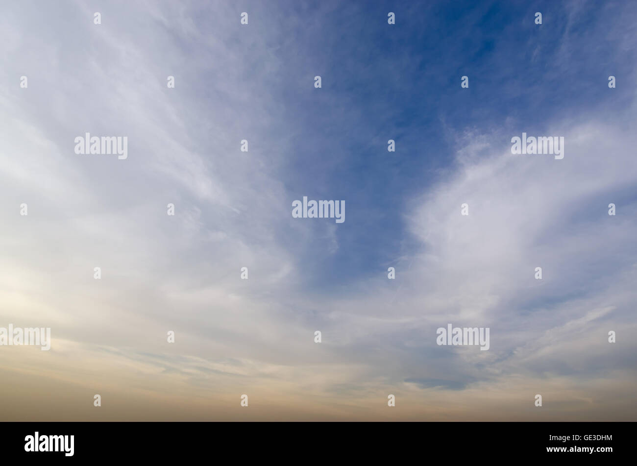 Tramonto di sera tempo con la bellissima scena del cloud Foto Stock