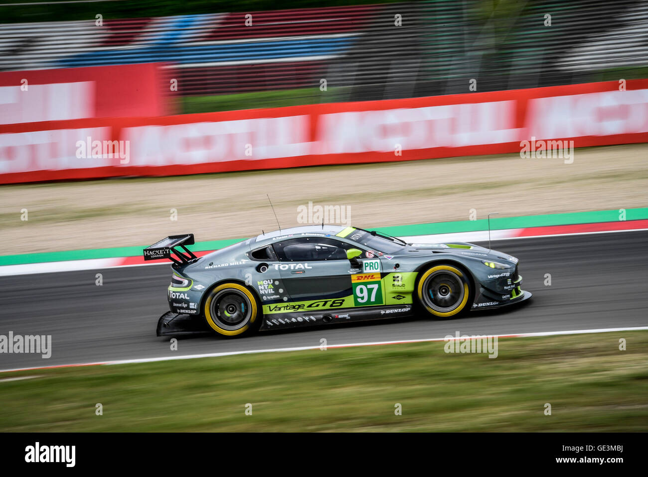 Nurburgring, Germania. 22 Luglio, 2016. WEC 6 Ore del Nurburgring gara endurance, libere. #97 Aston Martin Racing (GBR) Aston Martin Vantage PRO LMGTE RICHIE STANAWAY (NZL) Fernando Rees (BRA) JONATHAN ADAM (GBR) Credit: Azione Plus immagini di sport/Alamy Live News Foto Stock