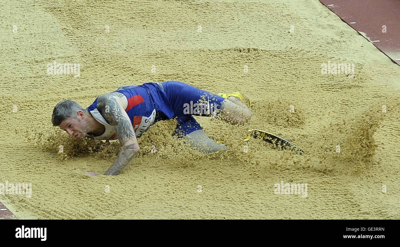 Londra, Regno Unito. 23 Luglio, 2016. Tony Mills (GBR) nella mens salto in lungo T42/44. Giochi di anniversario. London Diamond League. Stadio Olimpico. Queen Elizabeth Olympic Park. Stratford. Londra. Regno Unito. 23/07/2016. Credito: Sport In immagini/Alamy Live News Foto Stock