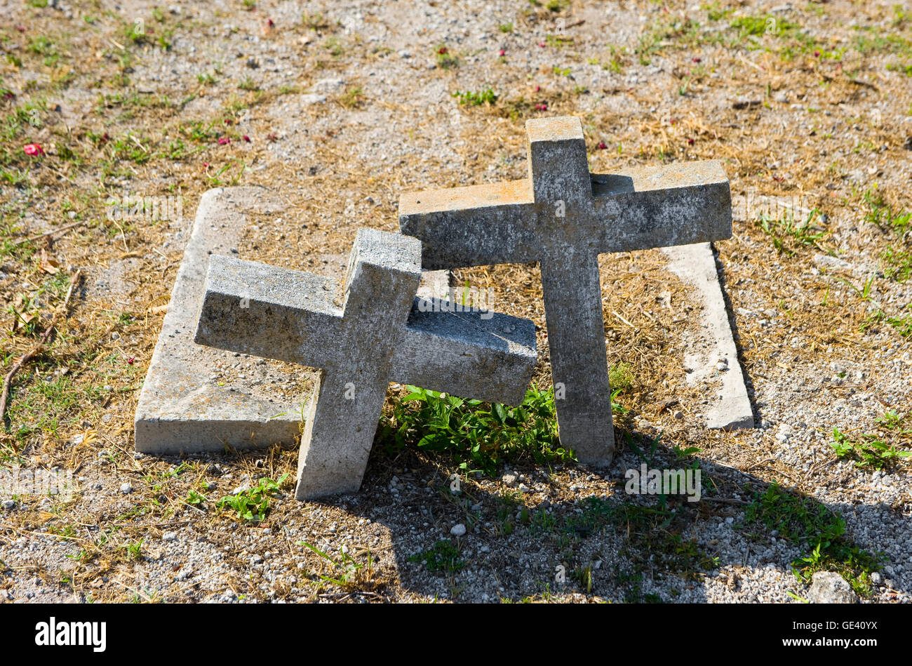 Due croci sulle tombe a Key West cimitero. Si tratta di un 19-acri cimitero, e circa 100.000persone sono sepolti qui Foto Stock