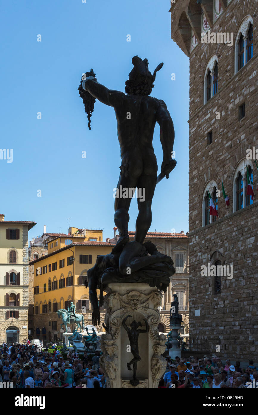 Firenze, Provincia di Firenze, Toscana, Italia. Piazza della Signoria. Statua di Perseo con la testa di Medusa Foto Stock