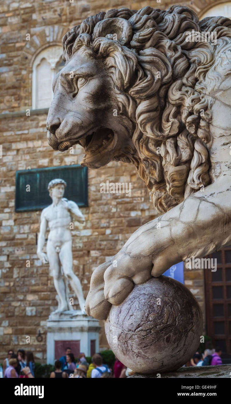 Firenze, Provincia di Firenze, Toscana, Italia. Uno dei Medici leoni scolpiti da Flaminio Vacca (1538-1605) Foto Stock