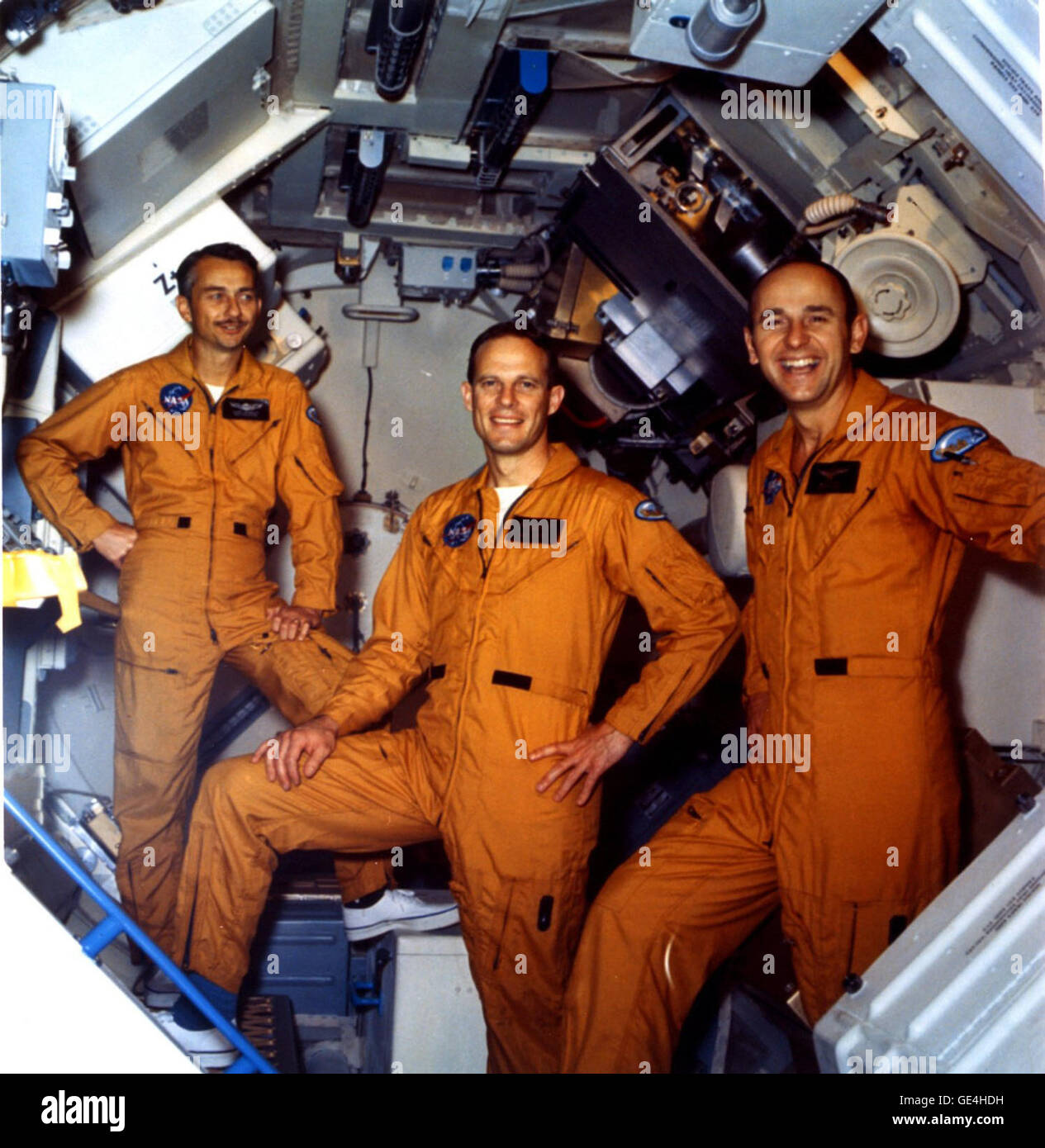 L'equipaggio dello Skylab 3, incluso il comandante Alan L. Bean, il pilota scientifico Owen K. Garriott e il pilota Jack R. Lousma, trascorse 59 giorni e 11 ore in orbita a bordo della stazione spaziale Skylab. Questa missione del 1972 è stata una parte significativa del programma della stazione spaziale della NASA, contribuendo alla ricerca e ai dati durante il loro prolungato soggiorno nello spazio. Foto Stock