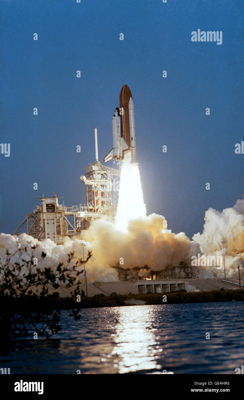 (11 novembre 1982) una vista dello Space Shuttle Columbia il lancio per la STS-5 sulla missione Novembre 11, 1982. Questa è stata la Columbia la prima missione operativa. Immagine # : S82-39532 Foto Stock