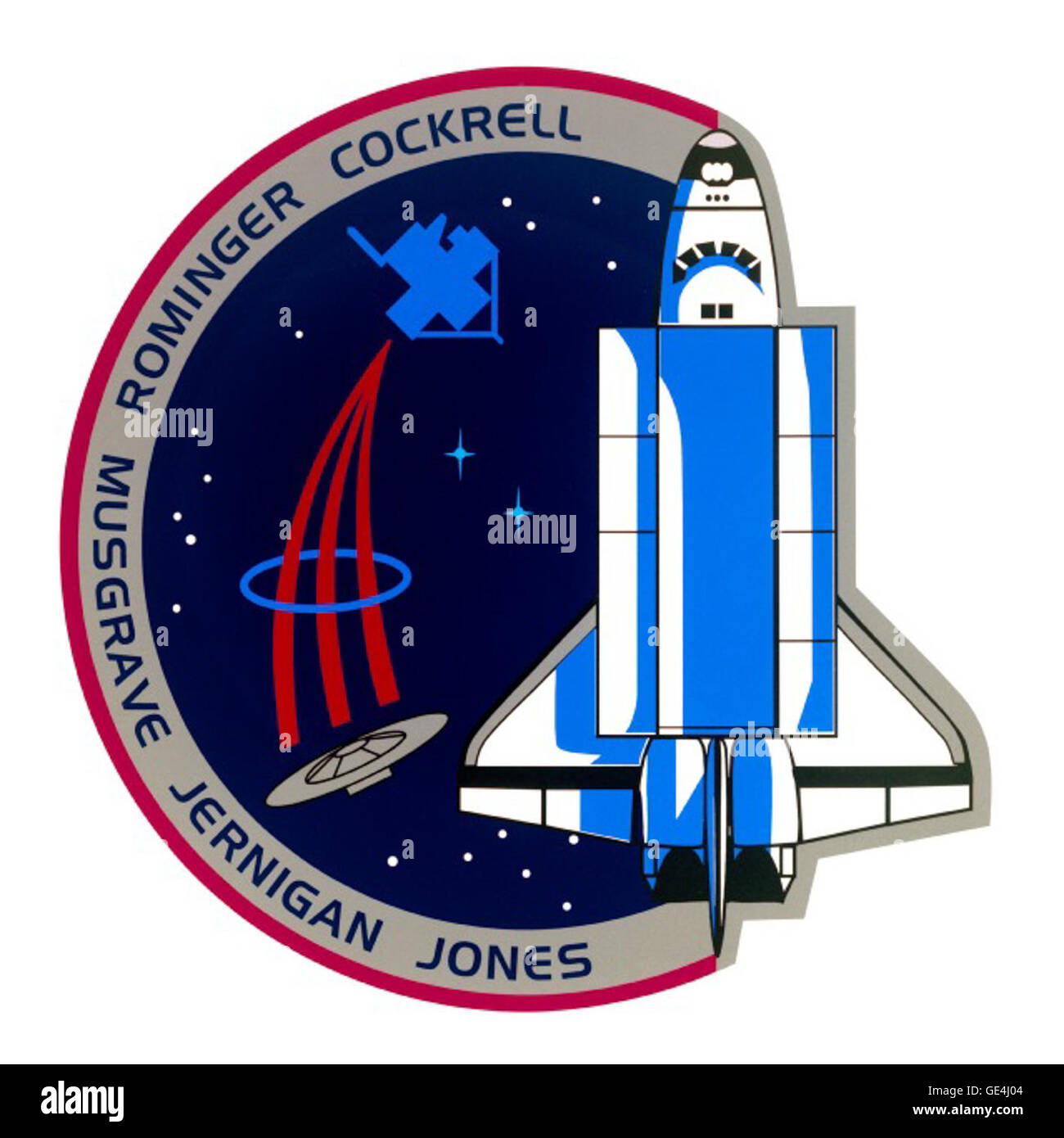 L'immagine della missione STS-80 mostra lo Space Shuttle Columbia durante il suo volo. STS-80, lanciato nel novembre 1996, era una missione focalizzata sulla distribuzione di satelliti e sulla conduzione di esperimenti nello spazio. La fotografia cattura lo Space Shuttle in orbita, evidenziando il design distintivo del veicolo e il suo ruolo nel programma Space Shuttle. Foto Stock