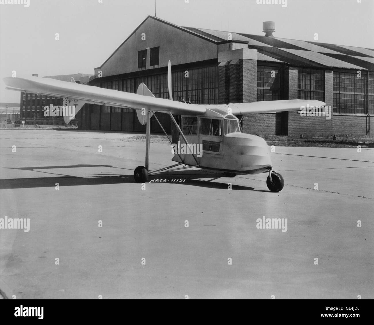 (1934) Fred Weick.'s autocostruzioni W-1A di 1934, uno dei primi aerei a impiegare il triciclo di atterraggio. Weick. e un gruppo di nove altri Langley ingegneri costruito questo piccolo aereo sperimentale nel loro tempo libero per studiare le esigenze particolari del volantino privato. Il piano è stato infine acquistato dal Dipartimento del commercio. Dopo aver lasciato la NACA (per una seconda e ultima volta) nel 1936, Weick. integrare molti elementi del W-1 nel suo progetto del famoso Ercoupe, un piccolo e semplice- al volo aereo costruito prima dall'Engineering Research e Development Corporation (ERCO) di Washingto suburbana Foto Stock