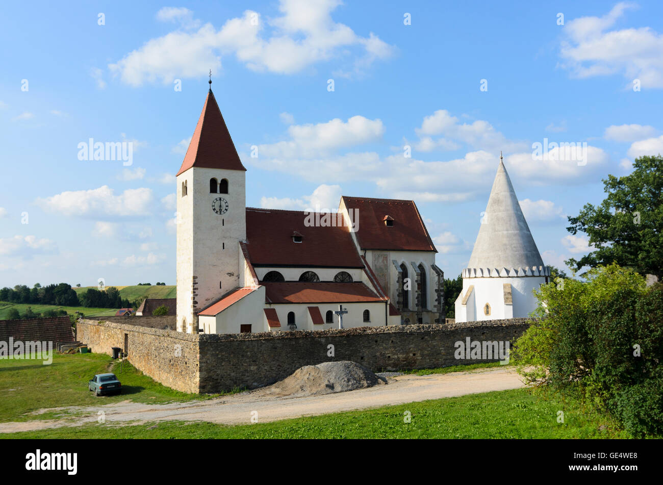 Zwettl: gotica chiesa fortificata e charnel house a Friedersbach, Austria, Niederösterreich, Bassa Austria, Waldviertel Foto Stock