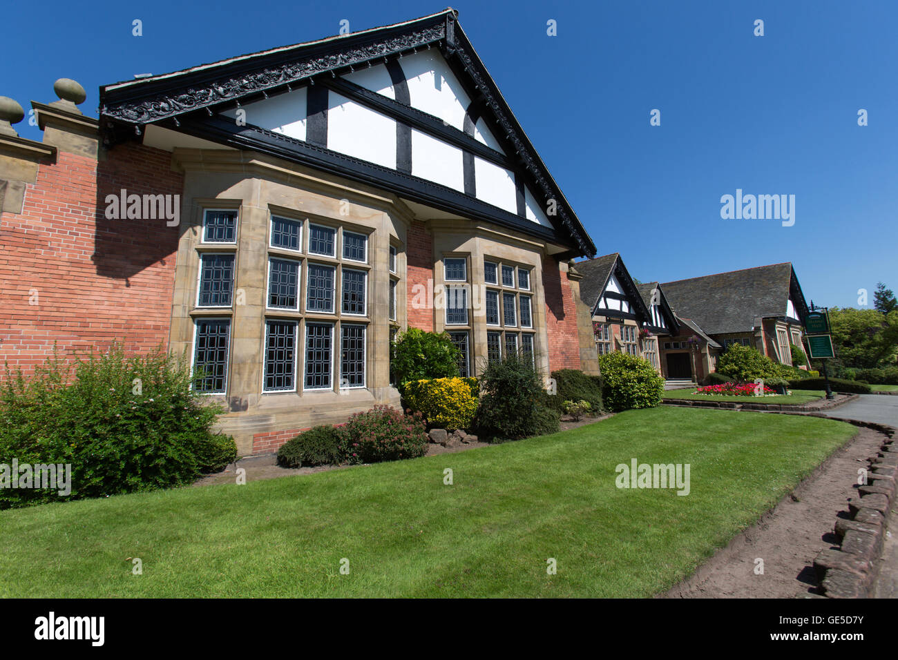Villaggio di Port Sunlight, Inghilterra. agli inizi del XX secolo William e segar owen progettato hulme hall. Foto Stock