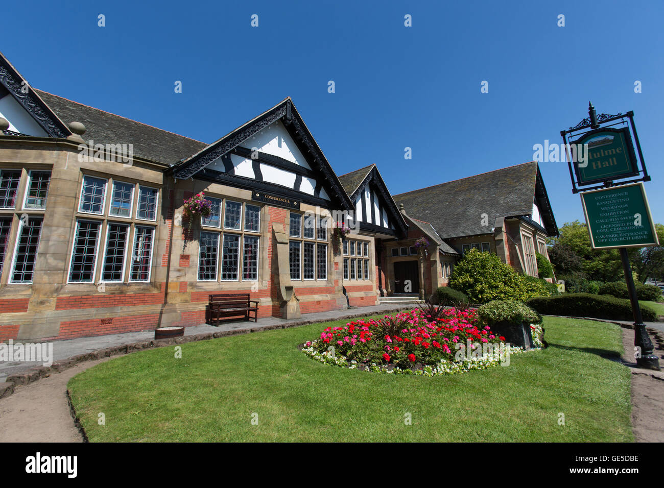 Villaggio di Port Sunlight, Inghilterra. agli inizi del XX secolo William e segar owen progettato hulme hall. Foto Stock