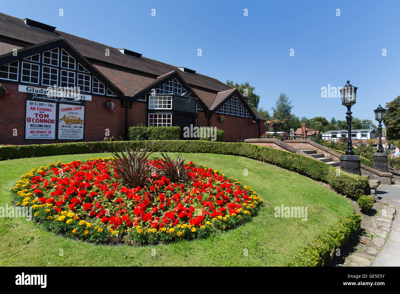 Villaggio di Port Sunlight, Inghilterra. Il William Owen progettato gladstone theatre sulla porta la luce del sole greendale road. Foto Stock