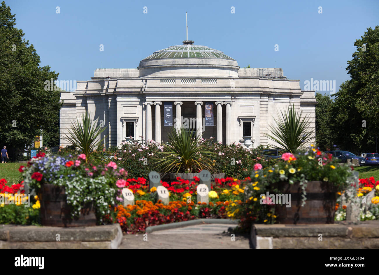 Villaggio di Port Sunlight, Inghilterra. pittoresca vista estiva del William e segar owen progettato Lady Lever Art Gallery. Foto Stock