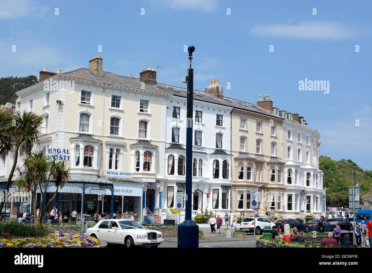 Central Llandudno, area dello shopping, dei cafe e dei ristoranti, Llandudno, Galles, Regno Unito Foto Stock