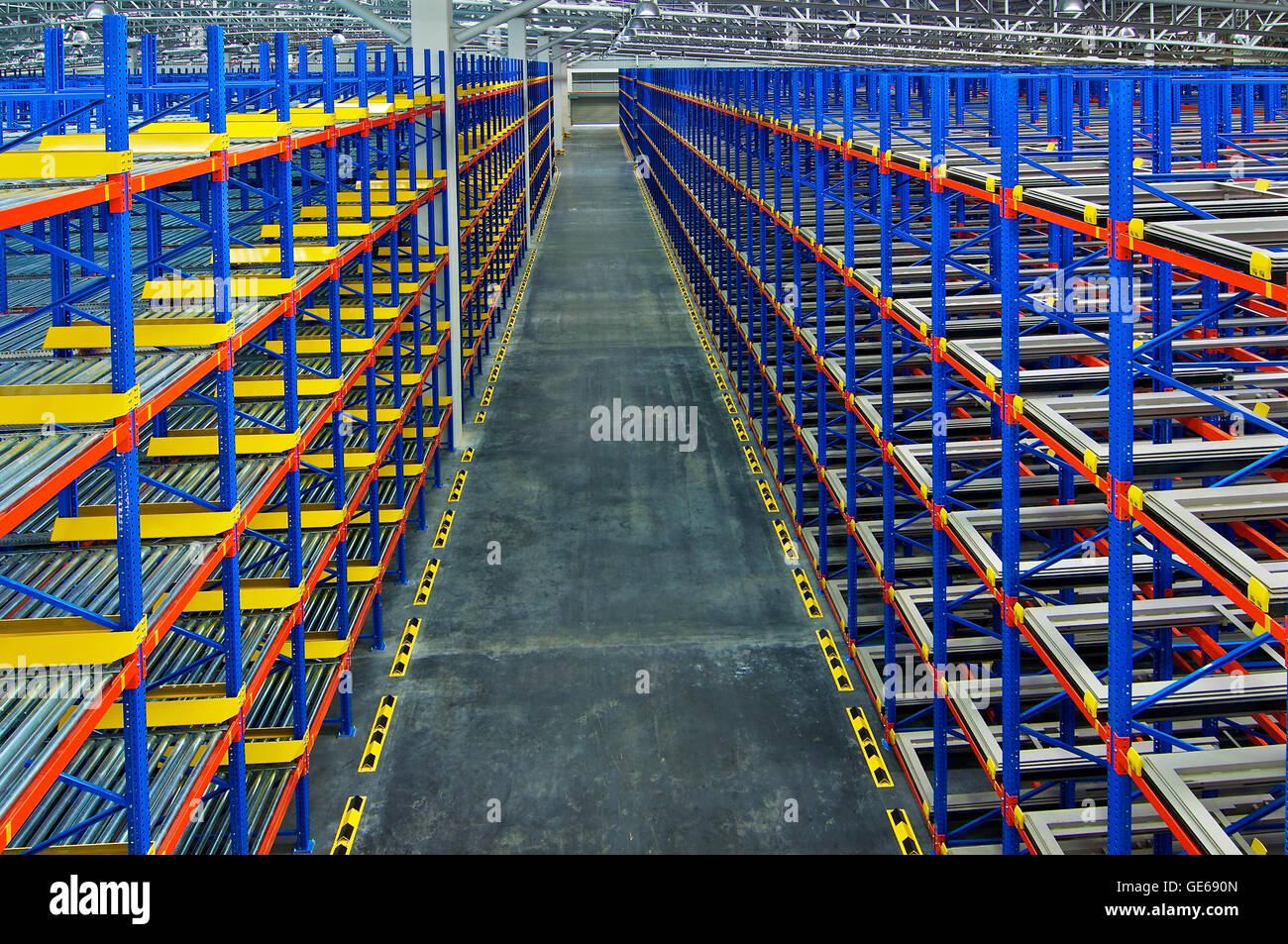 Pallet impianto di scaffalatura di stoccaggio magazzino scaffalature metalliche centro di distribuzione Foto Stock