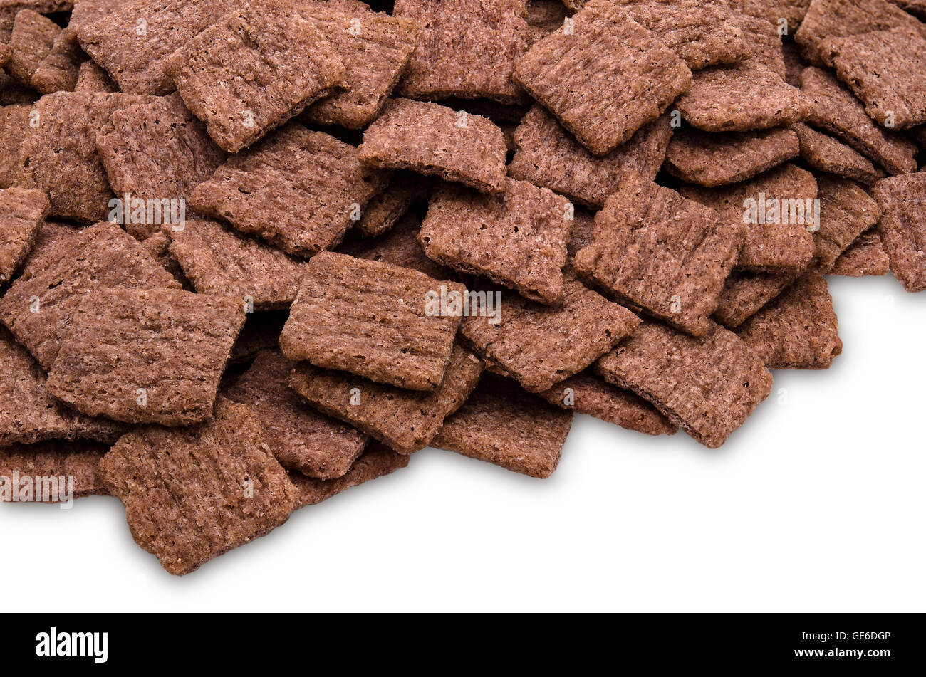 Red cracker di riso, close up di nutrizione snack integrali su sfondo bianco Foto Stock