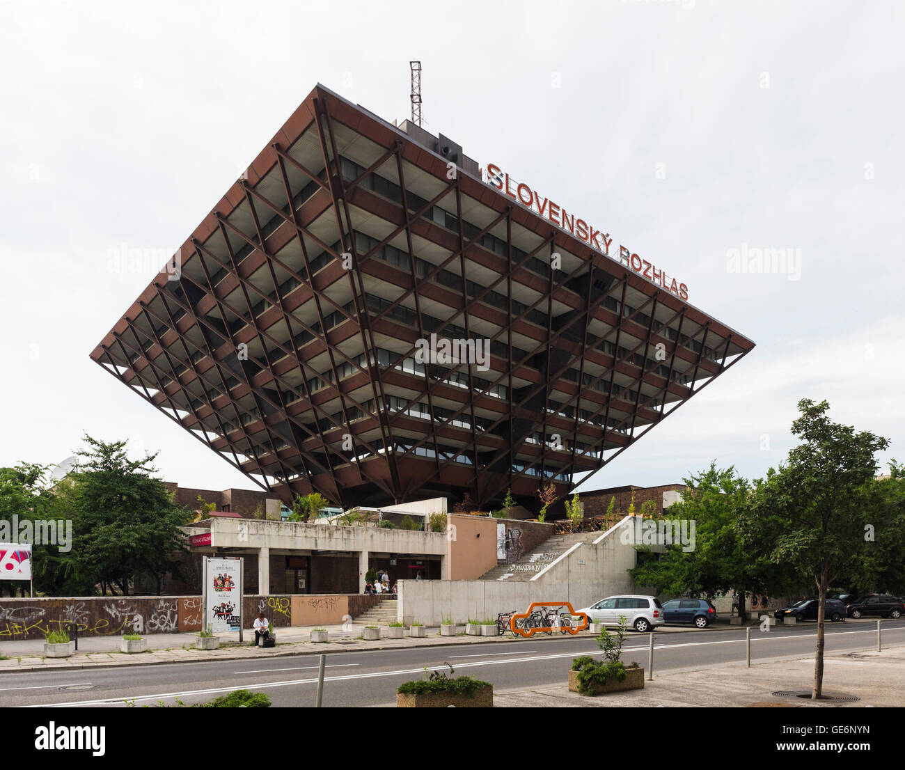 Radio Slovacca edificio, Bratislava. Architetti Štefan Svetko, Štefan Ďurkovič e Barnabáš Kissling Foto Stock