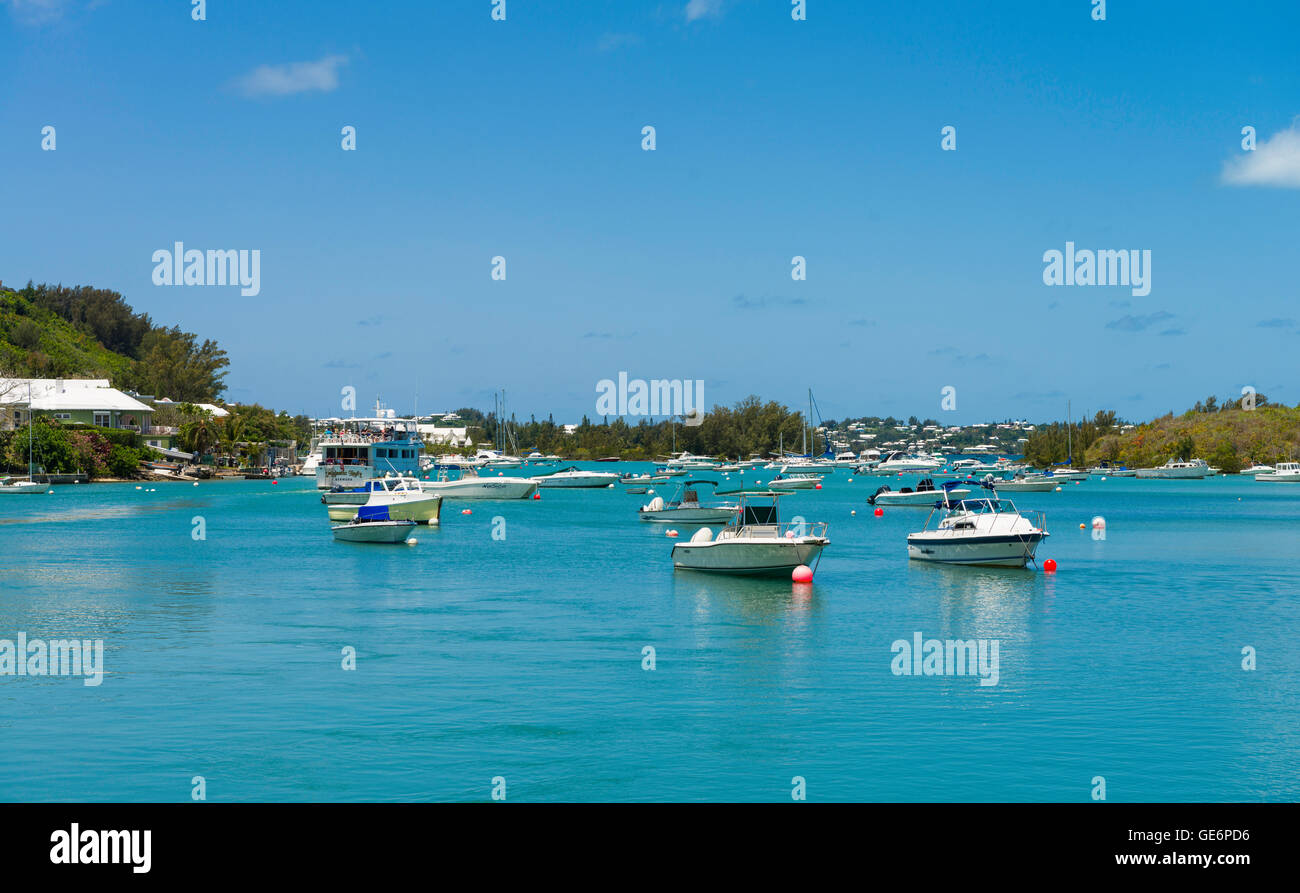 Vista di ebreo's Bay dal dock a Waterlot Inn at The Fairmont Southampton Resort, Southampton Parish, Bermuda Foto Stock