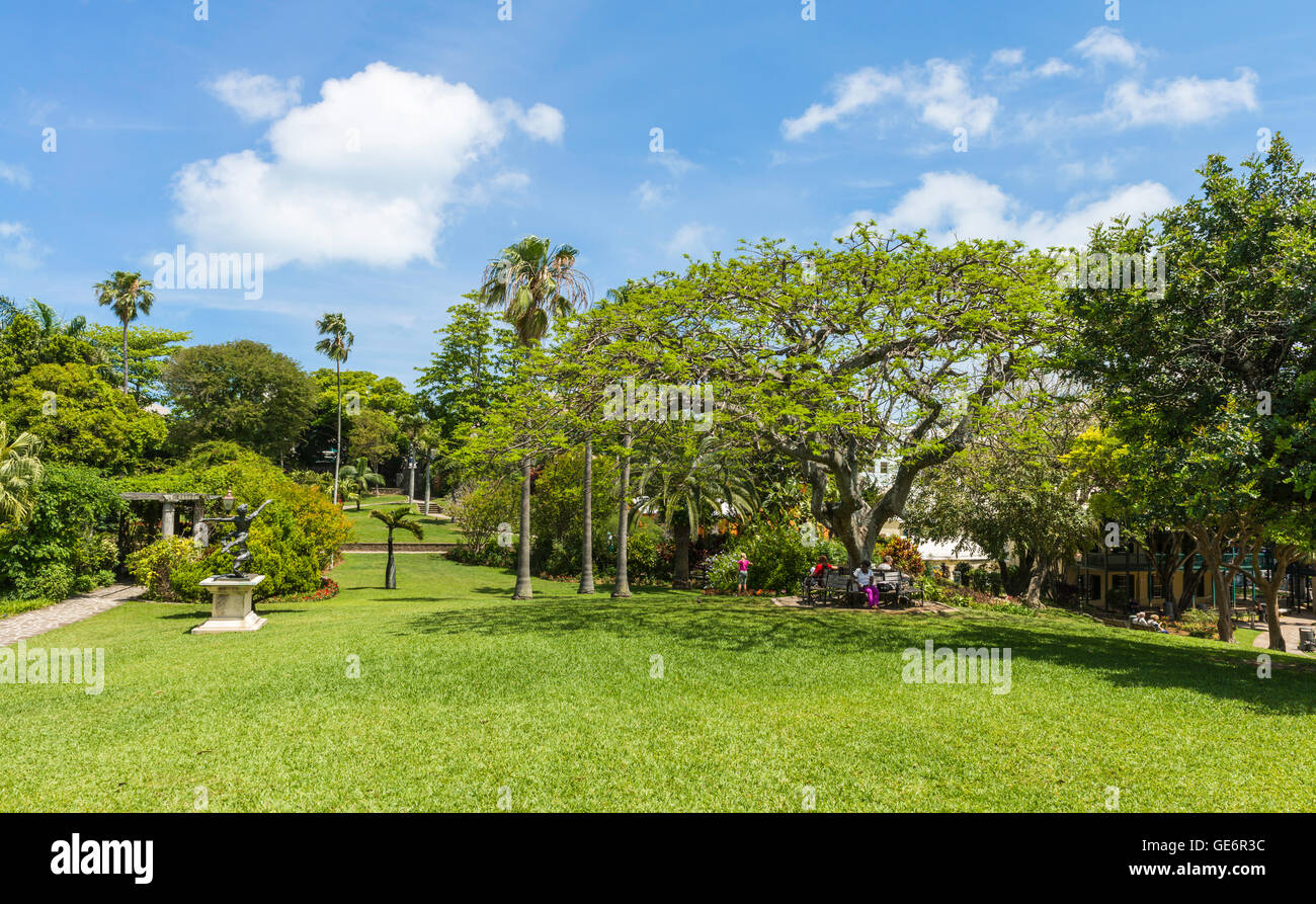 Queen Elizabeth Park, precedentemente Par-La-Ville Park, è un bellissimo parco della città nella città di Hamilton, Bermuda Foto Stock