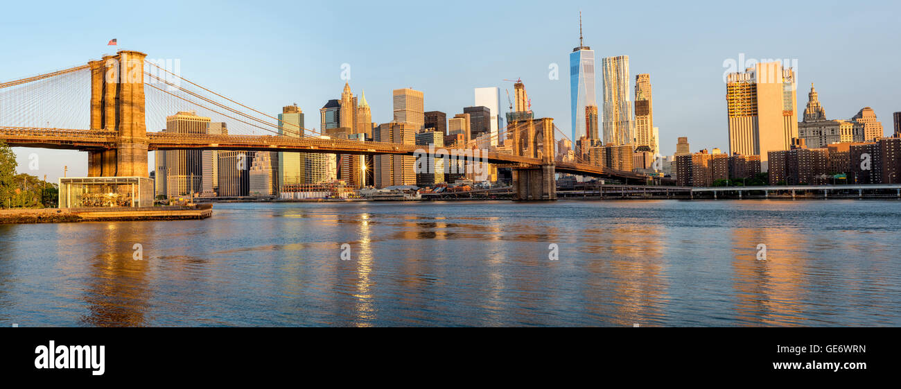 Sun star riflesso in un edificio nella città di New York Foto Stock