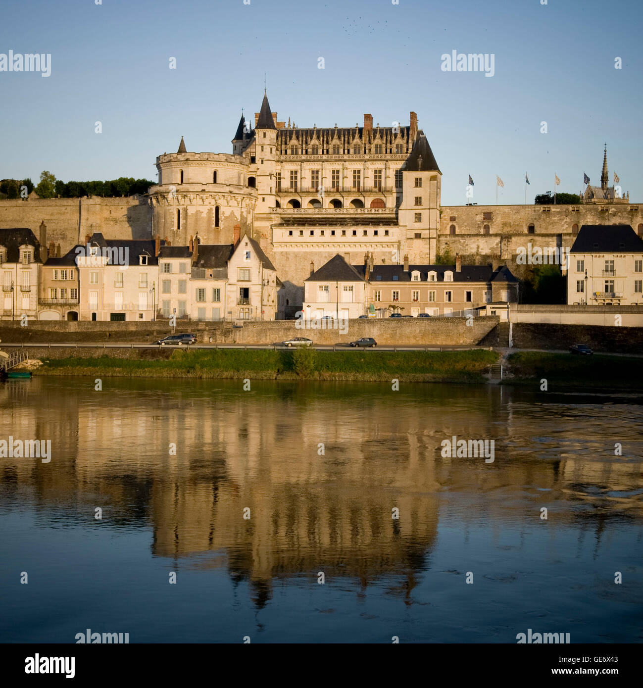 Vista del castello di Amboise e il fiume Loira in Francia, 26 giugno 2008. Foto Stock