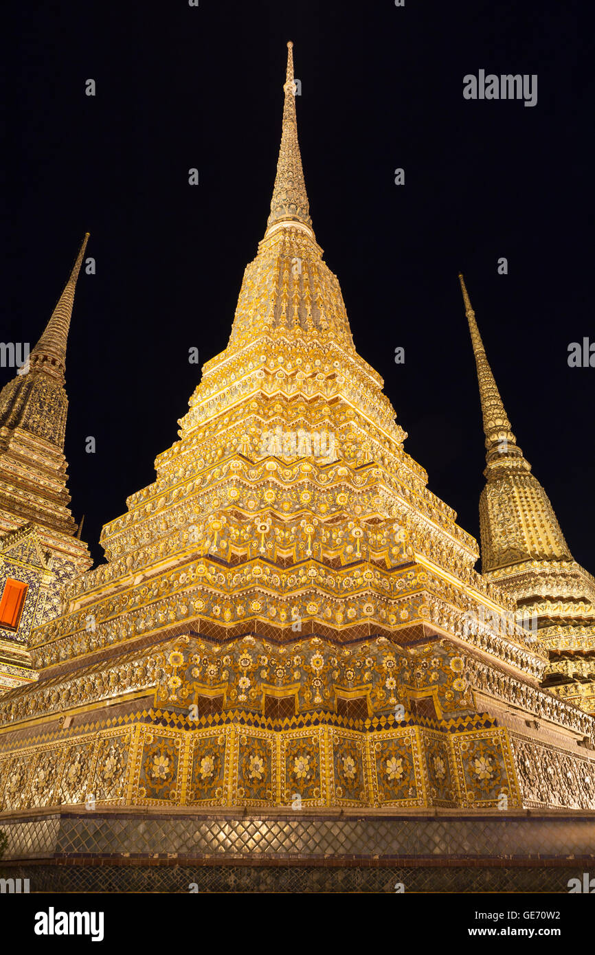 Wat Po di notte, Bangkok, Thailandia Foto Stock
