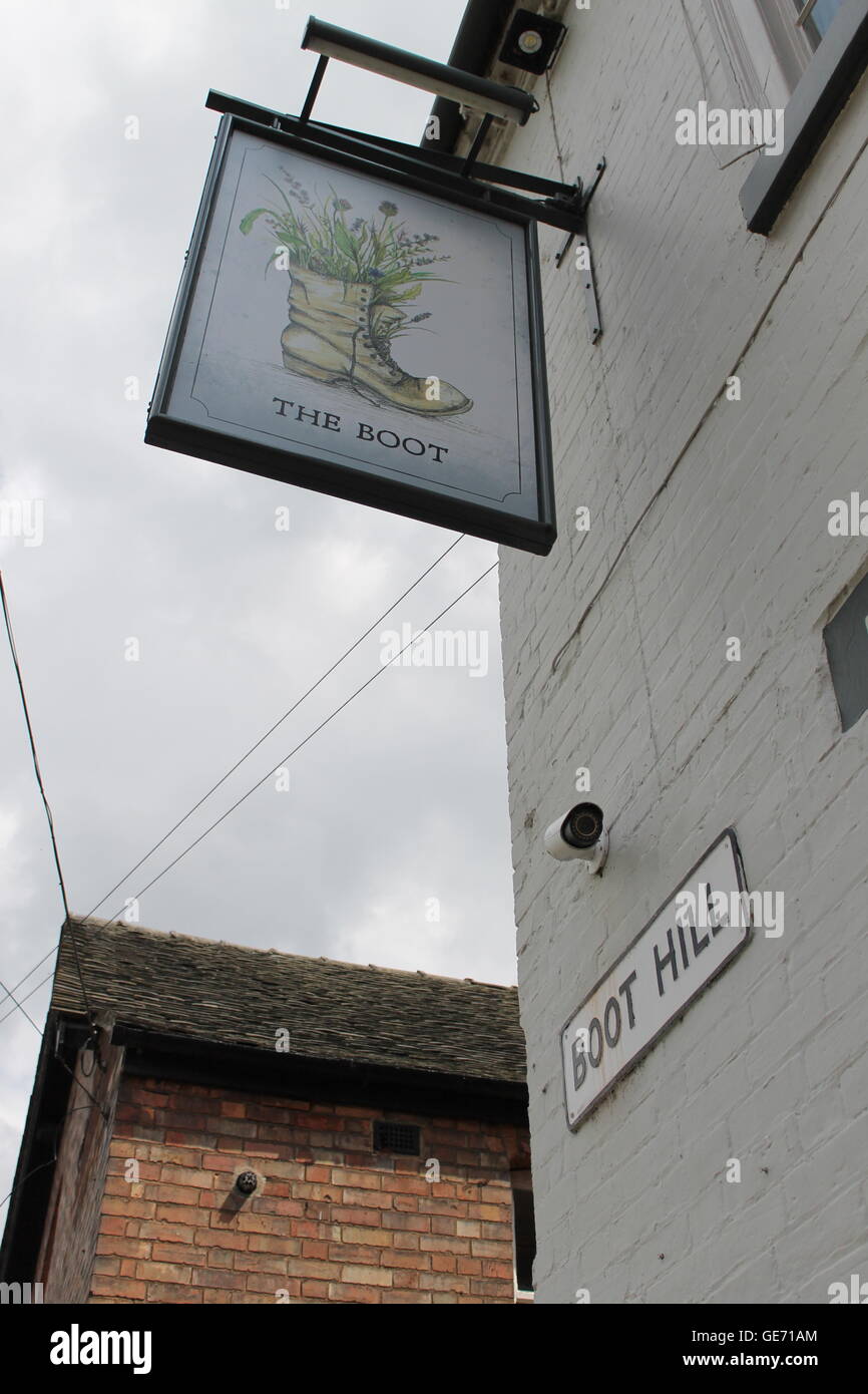 Pub, pub segno, il Boot, Repton, Derbyshire, pub tradizionale e pub garden Foto Stock