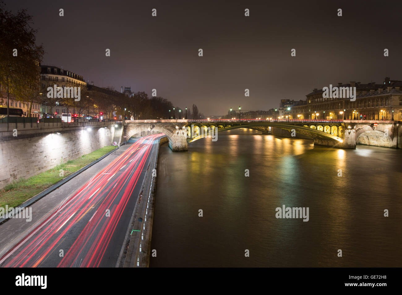 Di notte le luci di Parigi Foto Stock