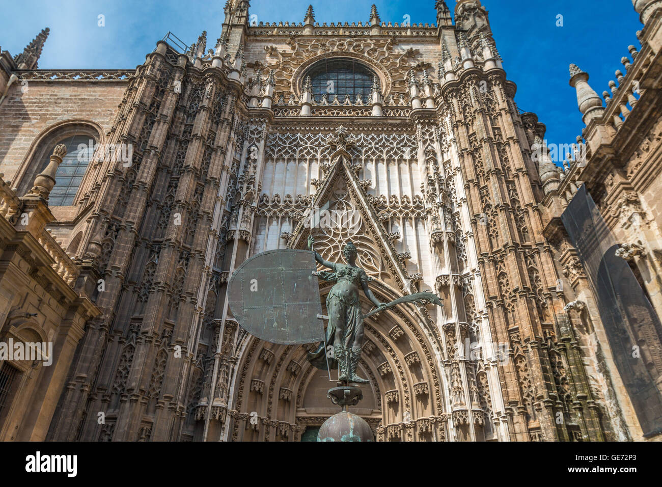 La facciata della Cattedrale di Siviglia in Spagna Foto Stock
