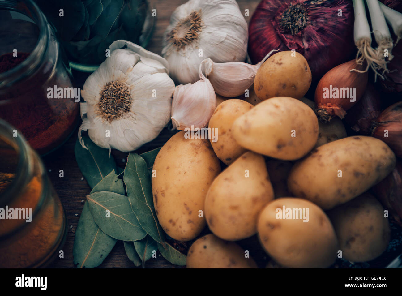 Scatti di bellezza di cibo in un ambiente rustico. Foto Stock