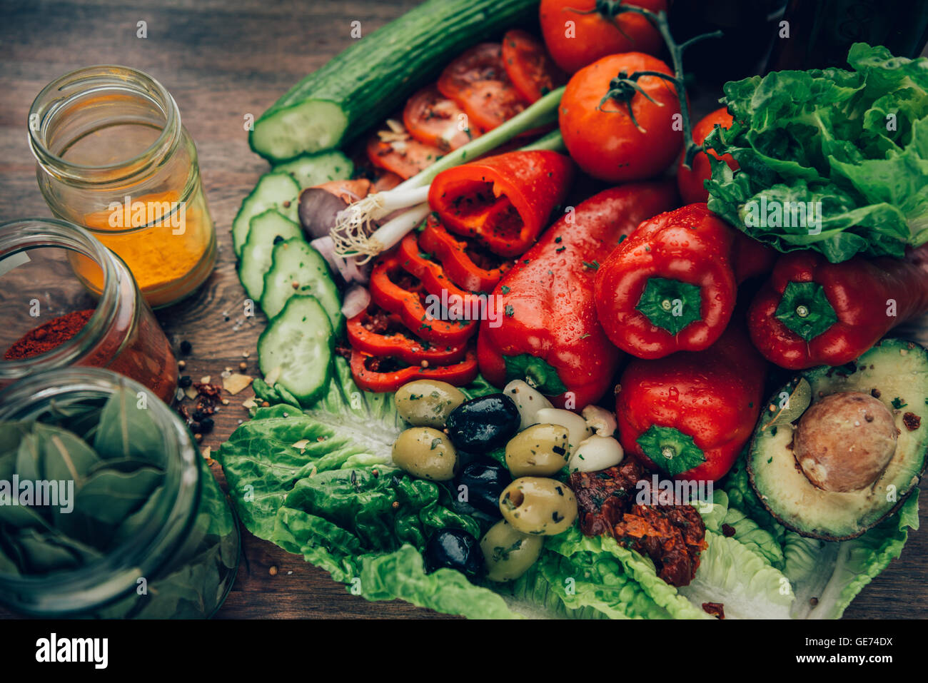 Scatti di bellezza di cibo in un ambiente rustico. Foto Stock