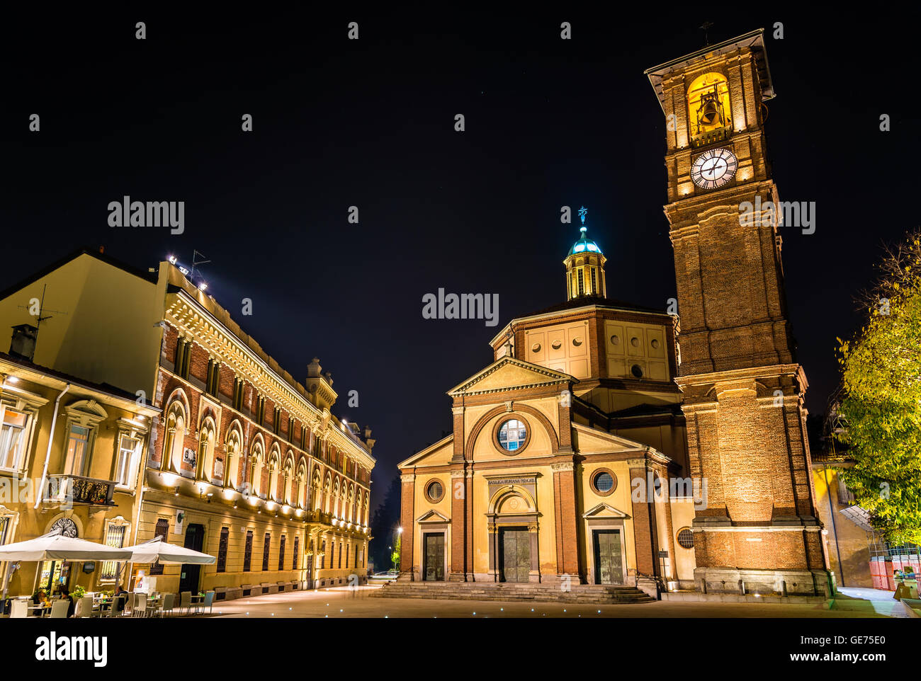 Basilica di San Magno e Palazzo Municipale a Legnano - Italia Foto Stock