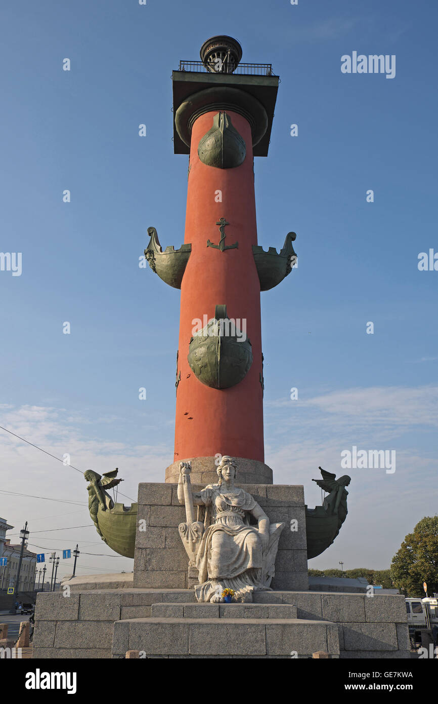 Colonna rostrale, Vasilevsky Island, fiume Neva, San Pietroburgo, Russia. Foto Stock